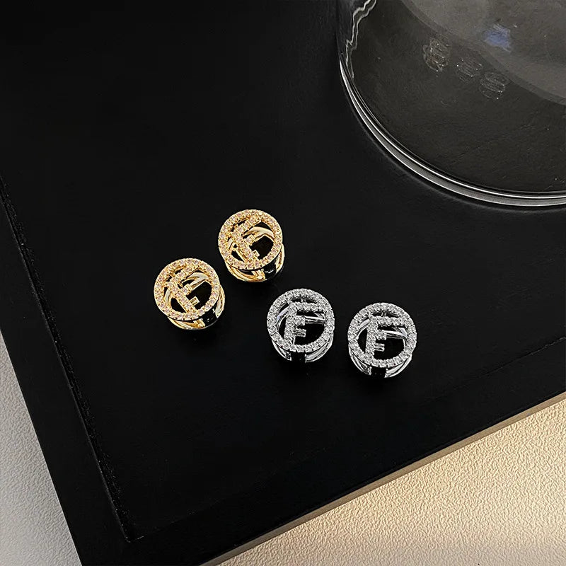 New Fashionable Earrings A Super-shiny Ear Clasp, Simple Round Shape, and Compact Size