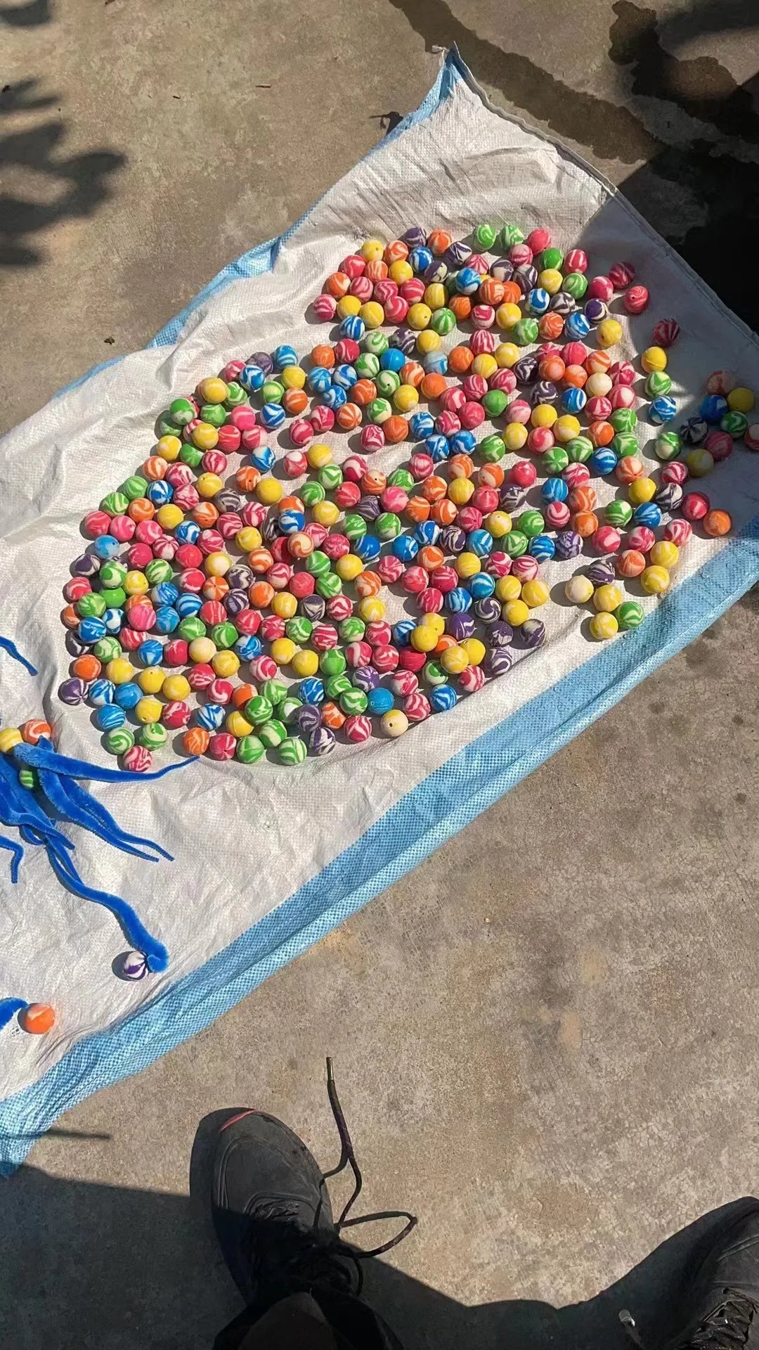 Interactive Cat Bouncing Ball Toy – Colorful Elastic Worm Teaser for Indoor Cats & Kittens