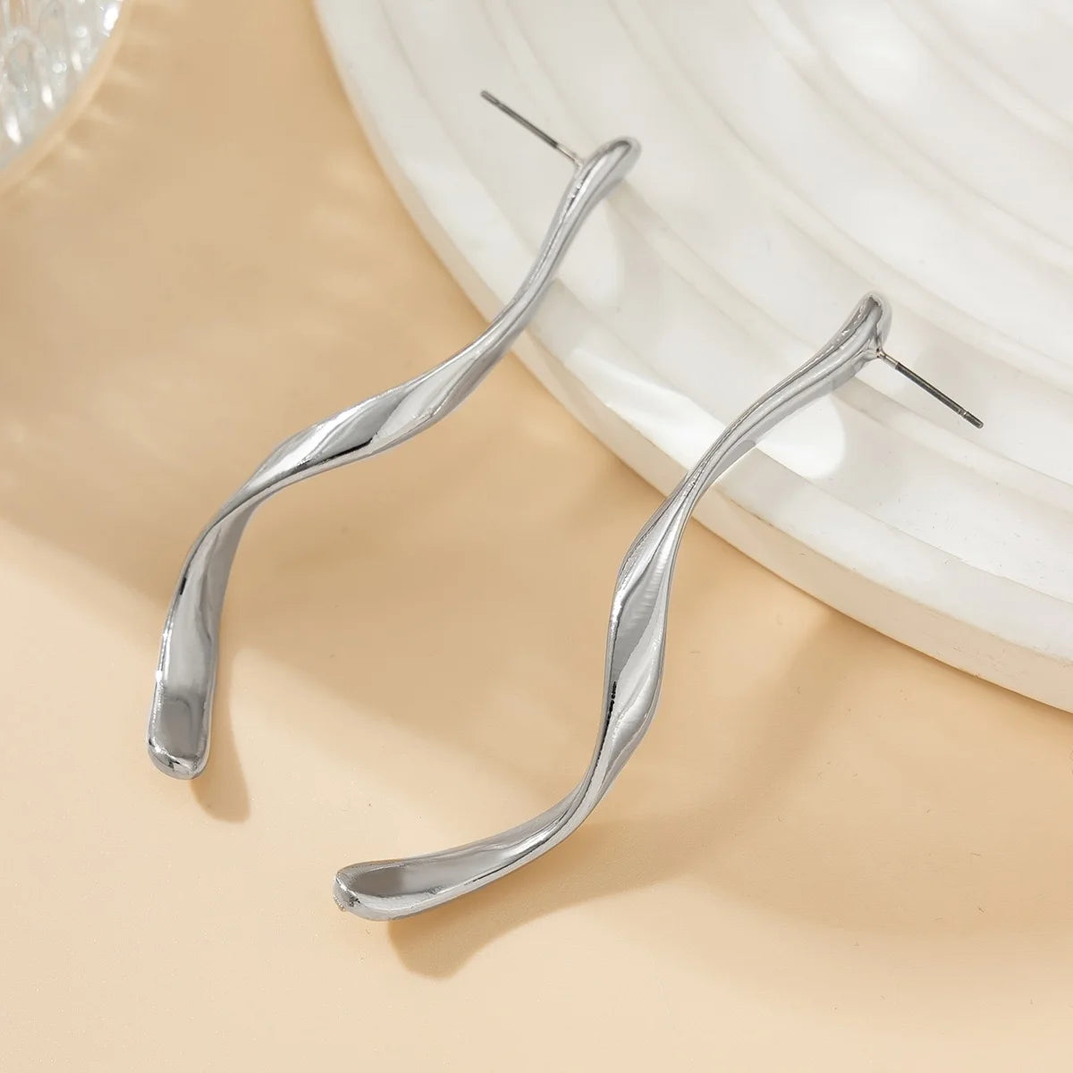 Abstract three-dimensional design earrings cool and handsome temperament women fashion