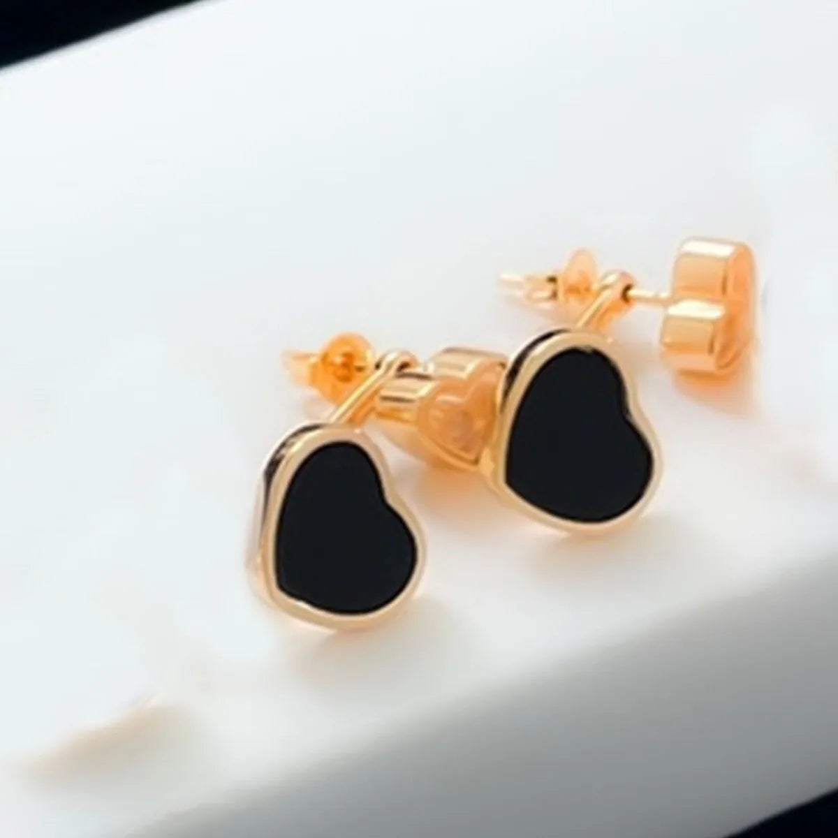 2025 New Fashionable Minimalist, Small and Popular, Exquisite Love Earrings for Women