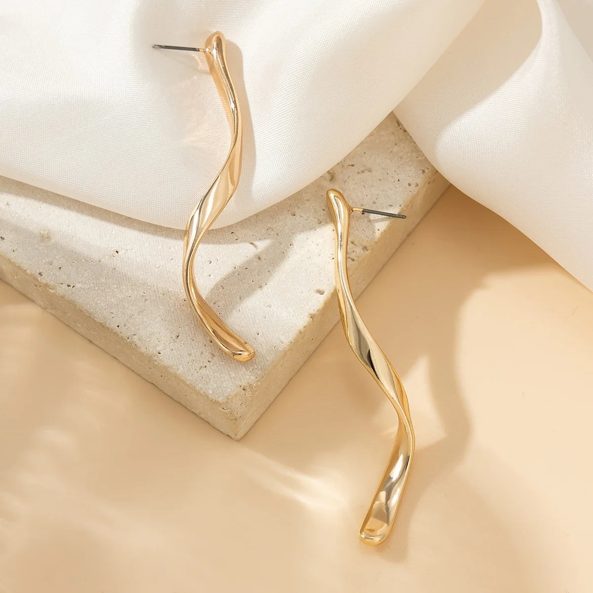 Abstract three-dimensional design earrings cool and handsome temperament women fashion