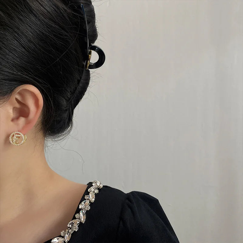 New Fashionable Earrings A Super-shiny Ear Clasp, Simple Round Shape, and Compact Size